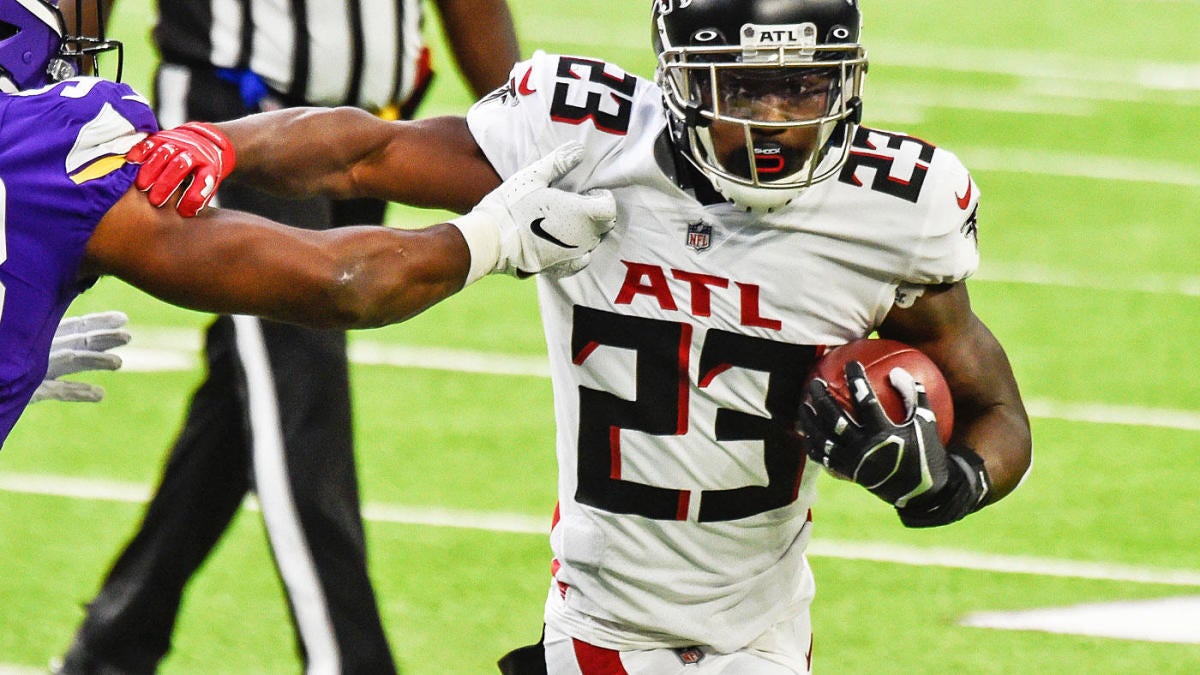 NFL DFS Podcast Week 12: Kendall Hinton Provides Great Value at WR