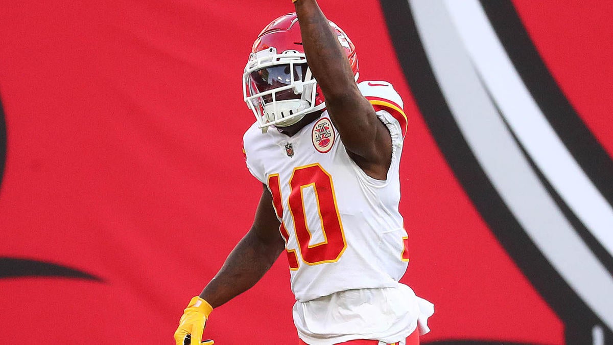 Chiefs WR Tyreek Hill responds to DK Metcalf calling him out