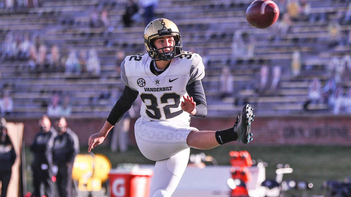 Vanderbilt's Sarah Fuller becomes first woman to score in a Power Five game