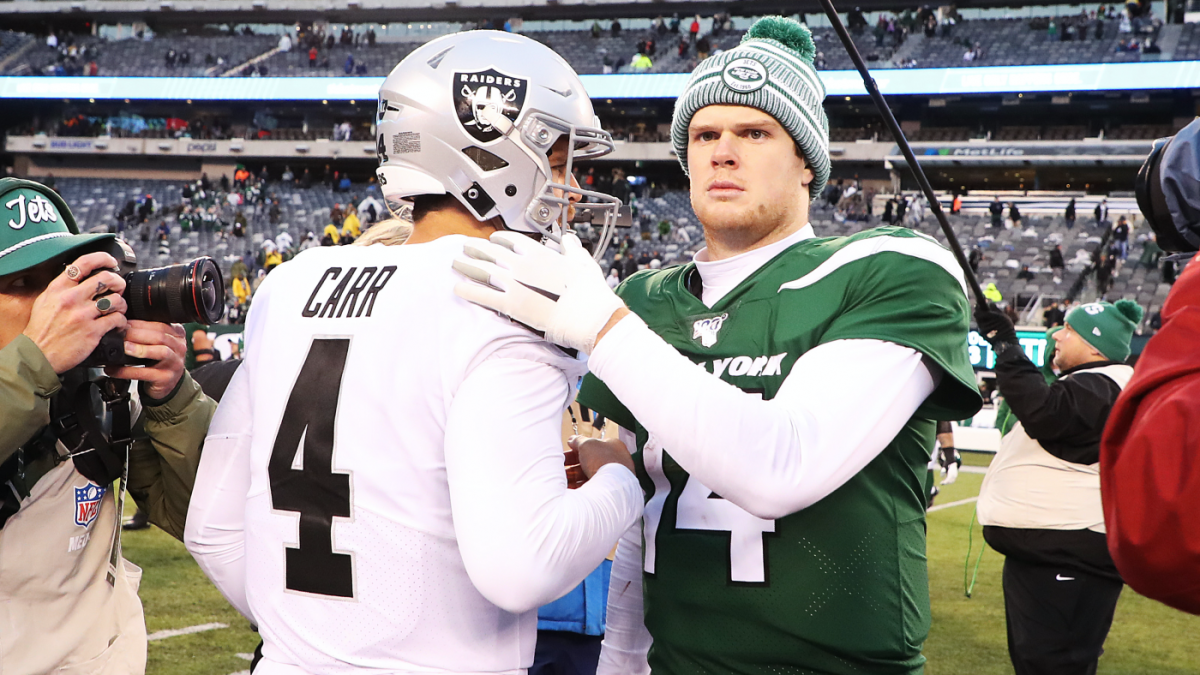 December 6, 2020, Las Vegas Raiders quarterback Derek Carr (4) in action  during the NFL game between the Las Vegas Raiders and the New York Jets at  MetLife Stadium in East Rutherford