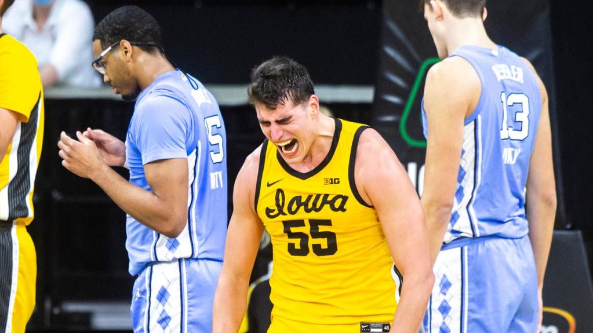 UNC vs. Iowa score, takeaways: No. 3 Hawkeyes pull away, prove they're more than just the Luka Garza Show thumbnail