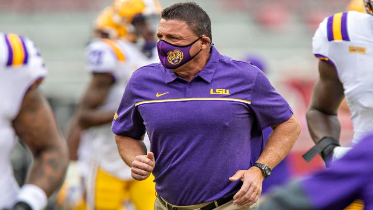 lsu-white-helmet.jpg