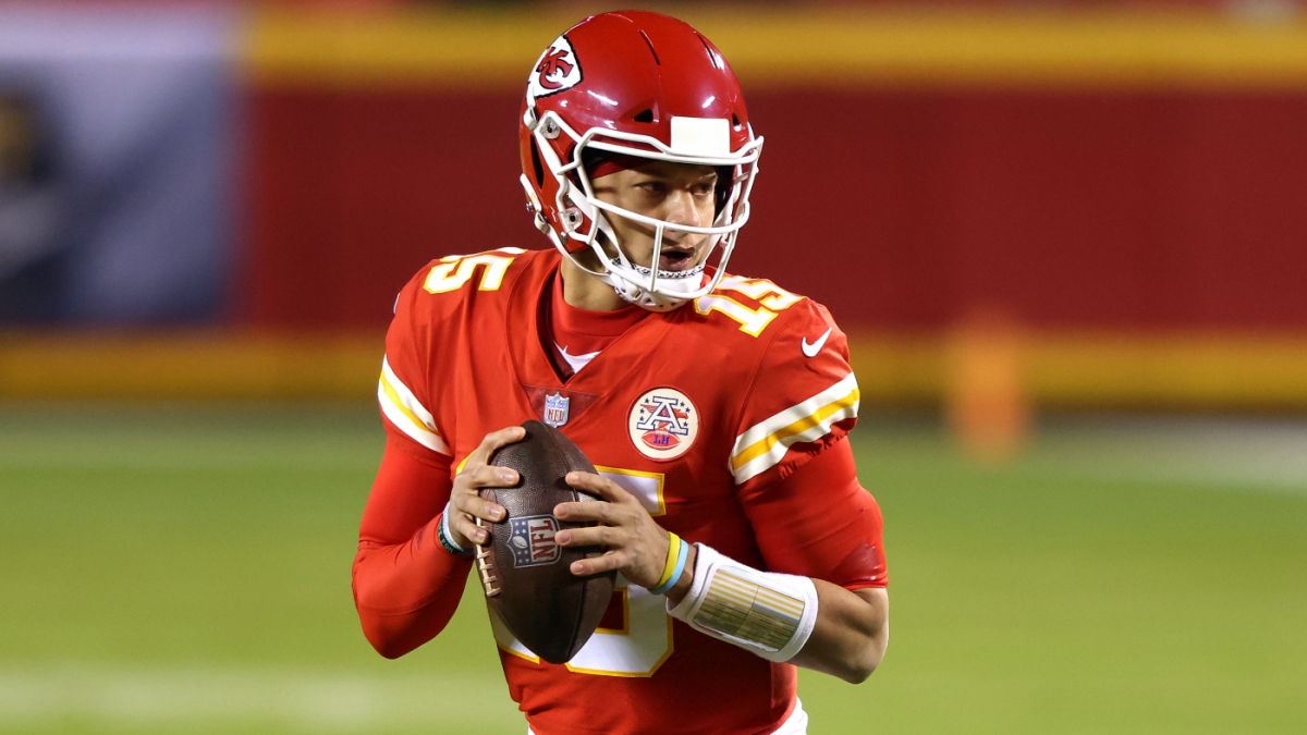 NFL picks, predictions against spread: Chiefs edge Bills; Packers,  Buccaneers roll in divisional playoffs