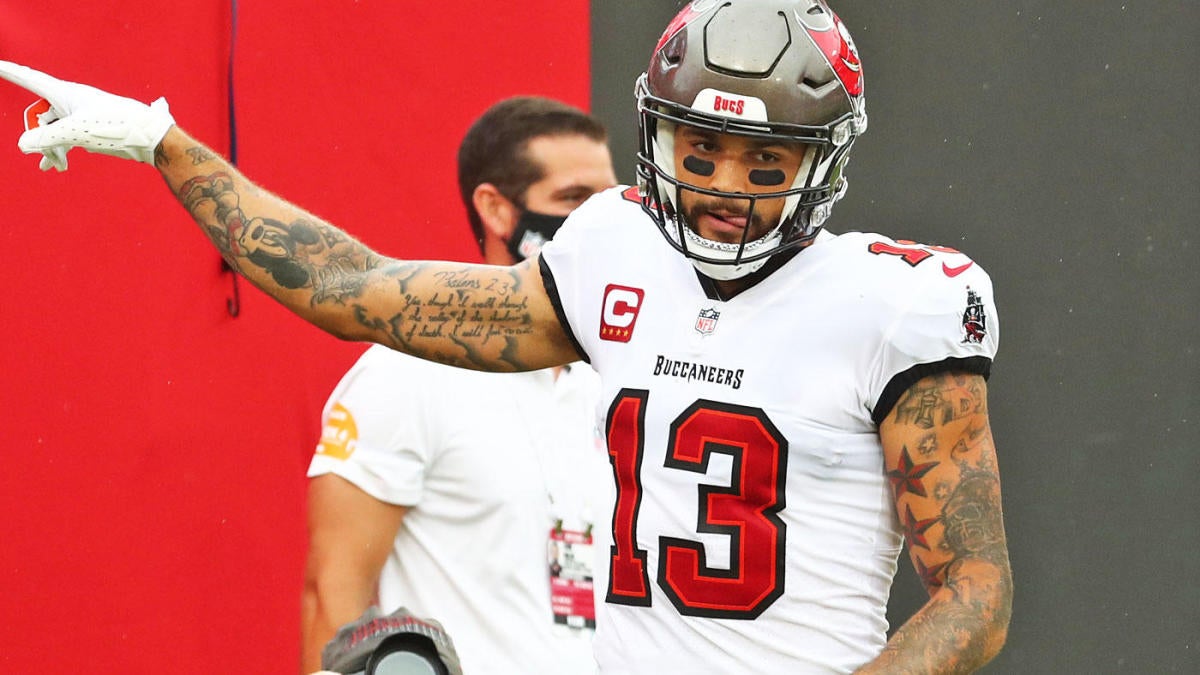 Buccaneers Mike Evans injured a knee after making NFL history against Falcons in Week 17
