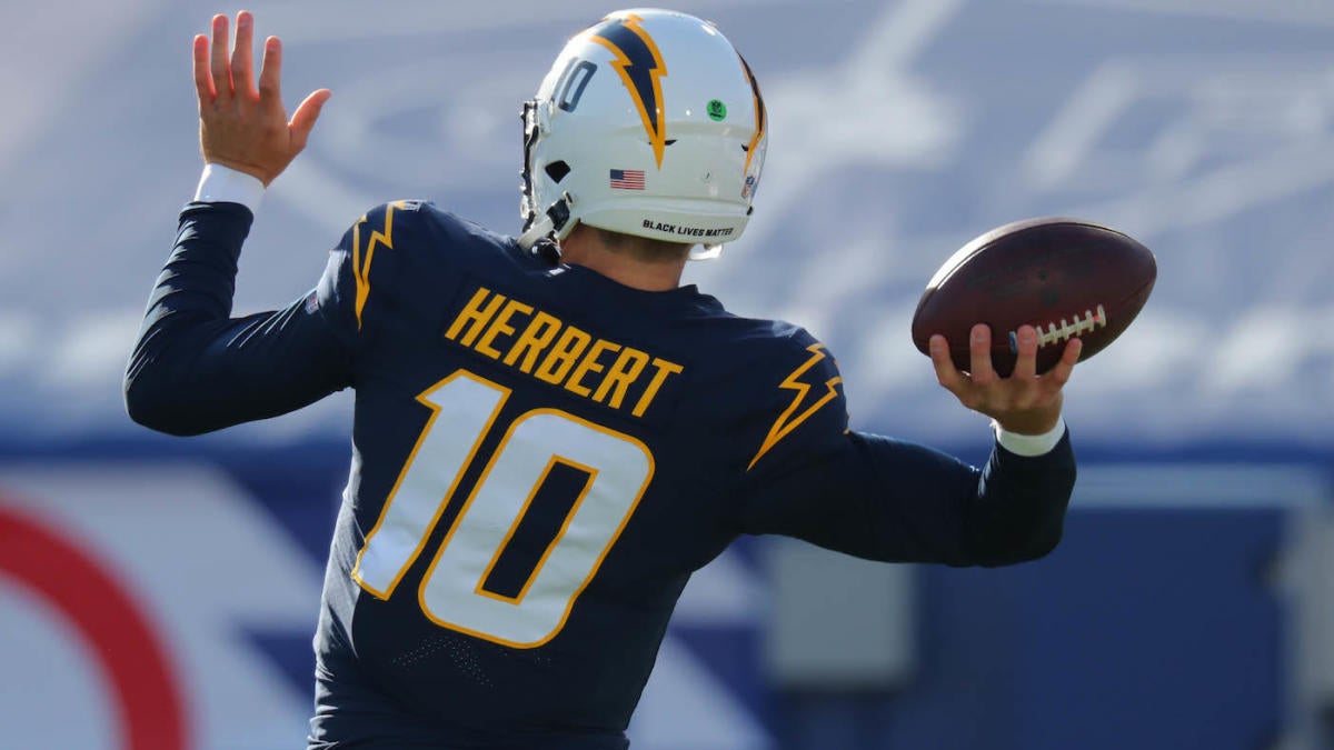 How the Chargers' coaches are developing Justin Herbert for the long term -  Sports Illustrated