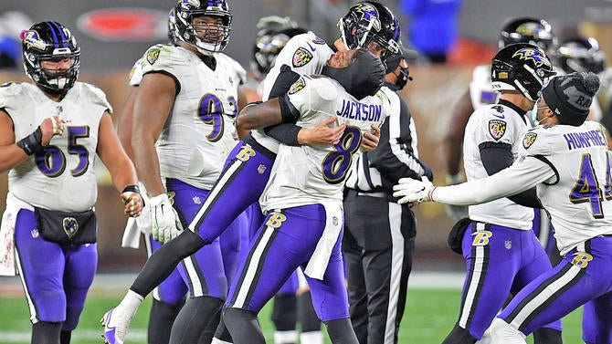 justin-tucker-lamar-jackson-ravens.jpg