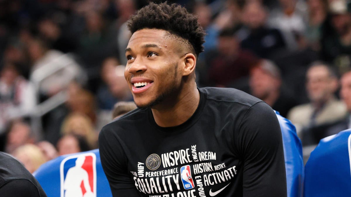 Giannis Antetokounmpo Says He Was Always Leaning Toward Signing Extension With The Bucks Cbssports Com