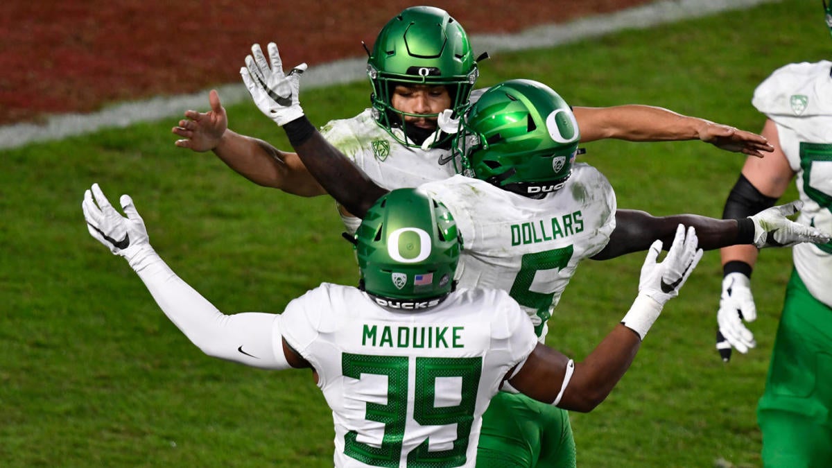 USC vs. Oregon score, takeaways Ducks upset No. 13 Trojans to claim