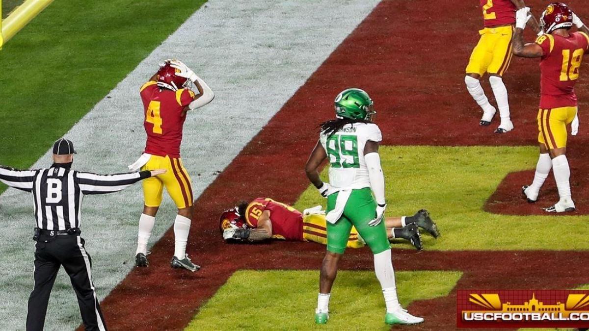 Oregon will represent the Pac12 in a New Year's 6 bowls while USC goes