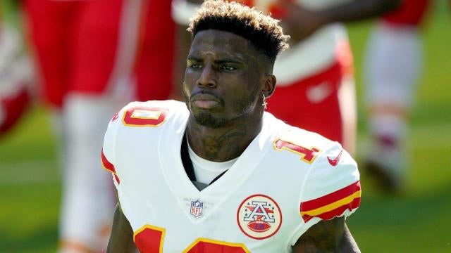 Chiefs' Tyreek Hill was spotted drinking pickle juice on sideline 