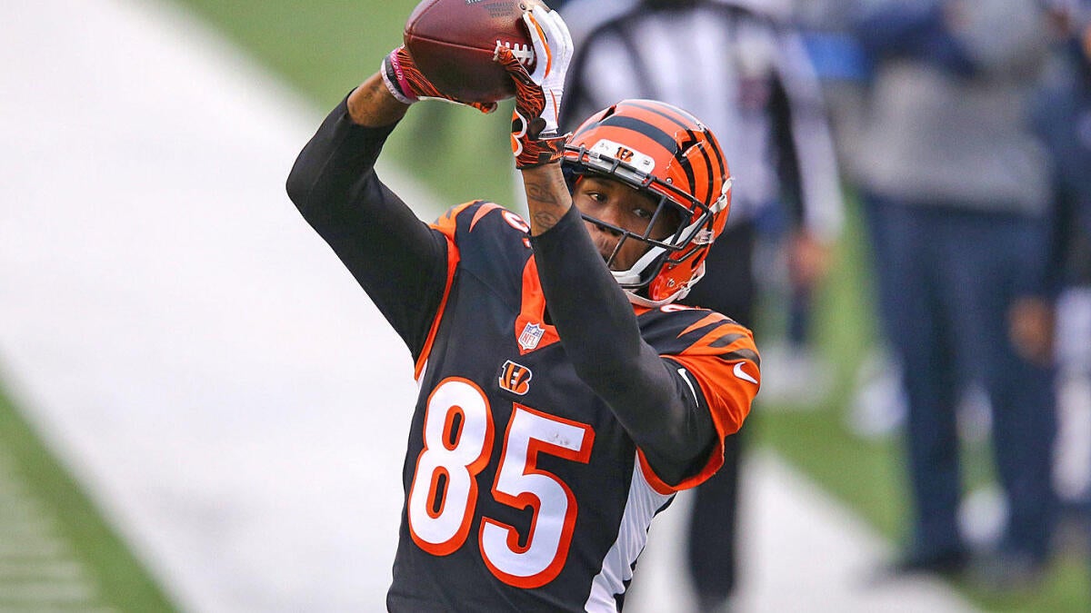 Bengals' Tee Higgins exits Steelers game after big hit, ruled out with  concussion 