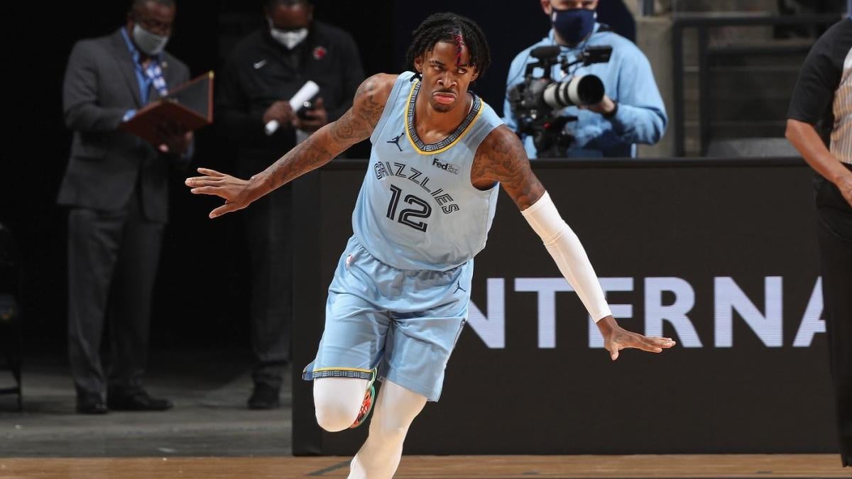 Watch Ja Morant Throws Alley Oop To Himself Late In Grizzlies Season Opener Against The Spurs Cbssports Com