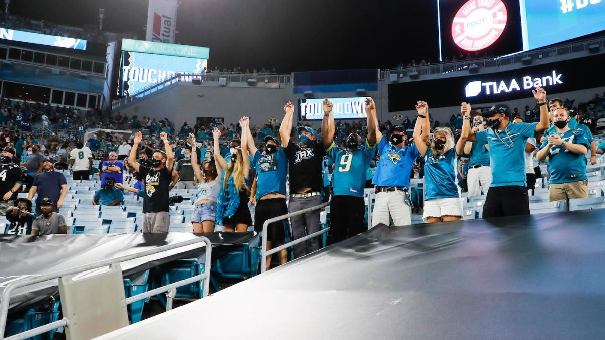 Jaguars fans cheer after Bears score touchdown to help Trevor