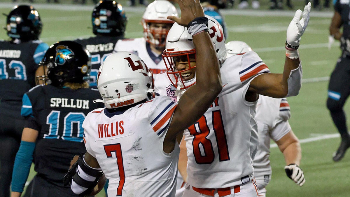 Cure Bowl Score Liberty Blocks Field Goal In Overtime To Hand Coastal Carolina Its First Loss Of The Season Cbssports Com