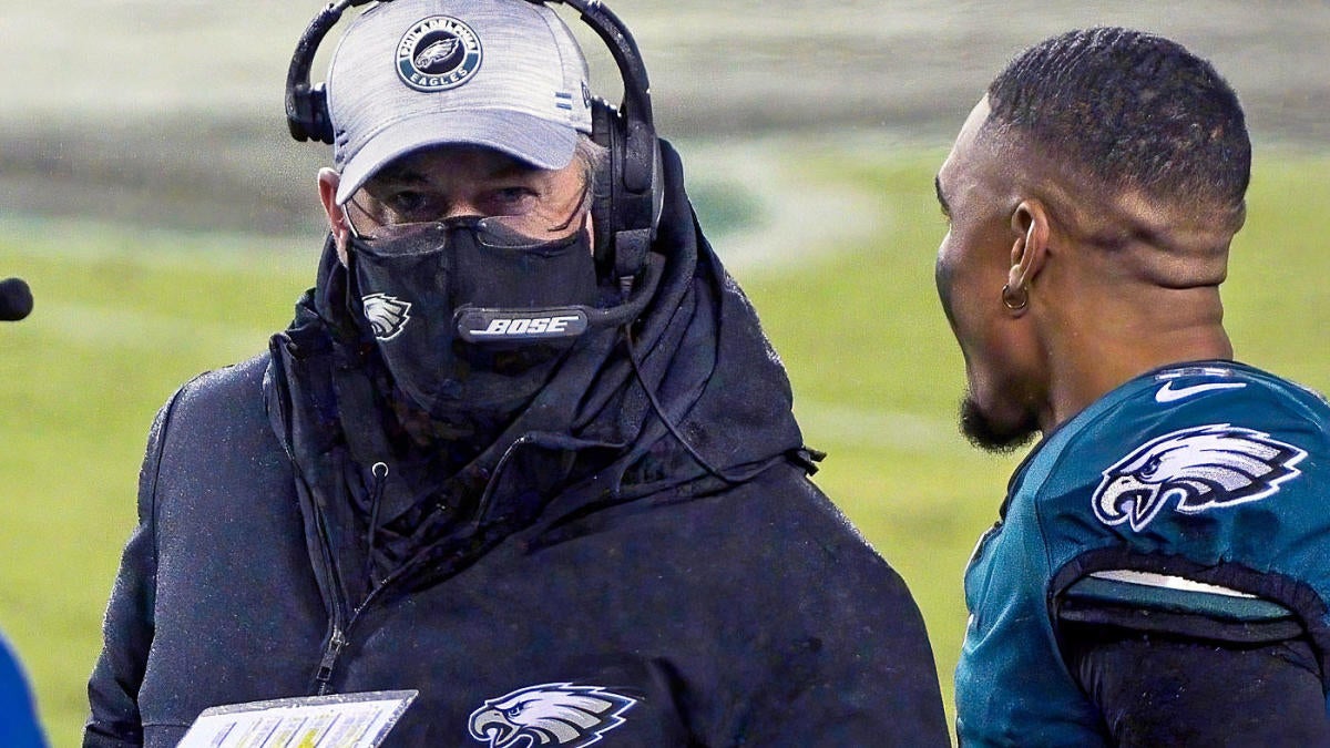 Eagles Players 'Had to Be Held Back' from Doug Pederson After He Pulled  Jalen Hurts