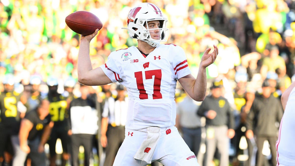 Jack Coan, ex-Wisconsin QB holder, will be transferred to Notre Dame in the 2021 season