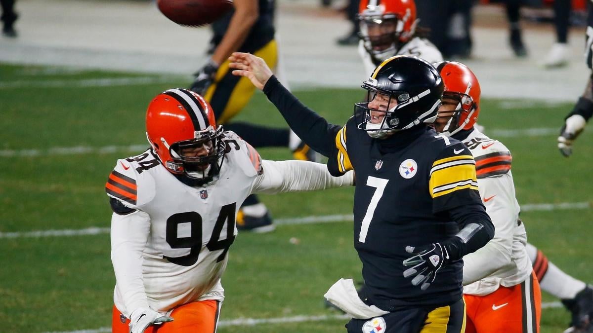 Pittsburgh Steelers versus the Cleveland Browns during a NFL