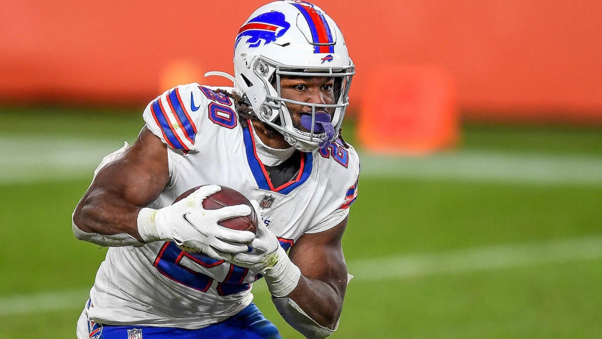 Buffalo Bills RB Zack Moss carted off with injury vs. Colts