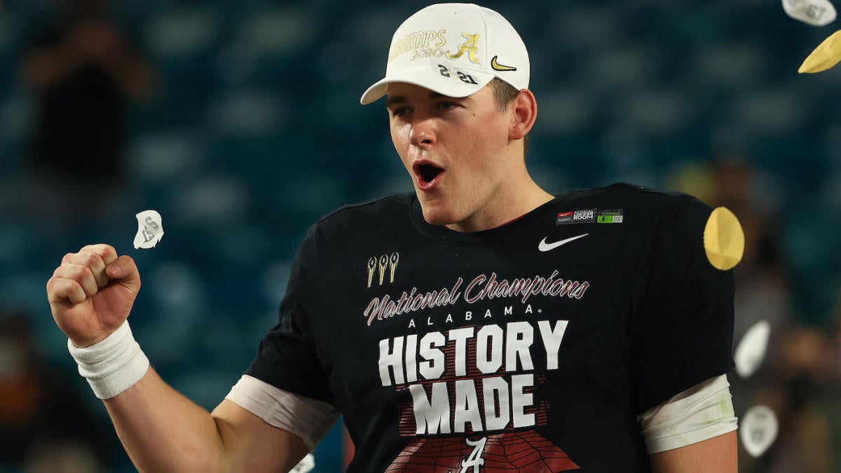 Alabama QB Mac Jones among the four Crimson Tide players to declare for the 2021 NFL Draft