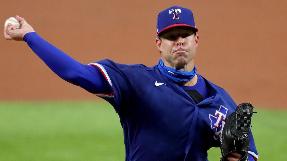 Rangers' Kluber pitches for 1st time since broken arm