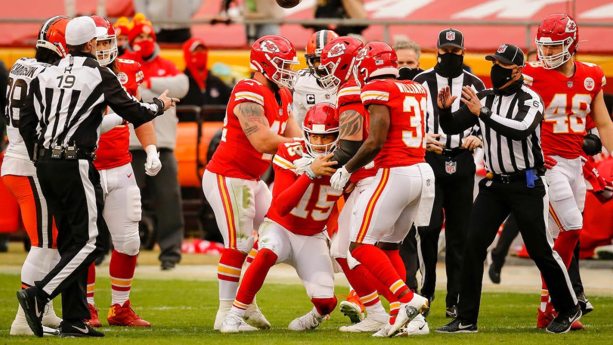 NFL: Chiefs' Patrick Mahomes May Have Tweaked Nerve, In Concussion