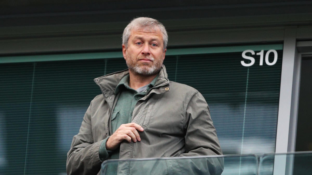 Roman Abramovich Chelsea owner and Russian oligarch sanctioned by U.K. government as sponsors cut ties – CBS Sports
