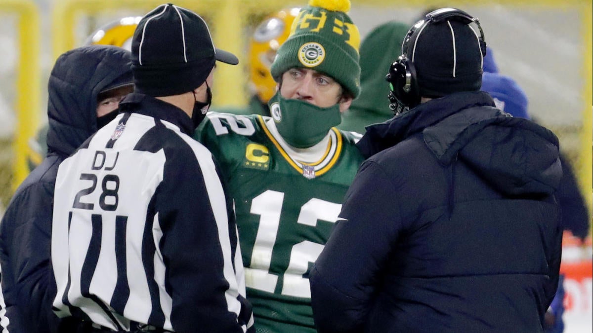 Aaron Rodgers suggests he played part in Bucs' penalty during 2-point try