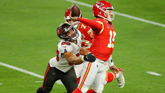 patrick-mahomes-tackle-super-bowl-g.jpg