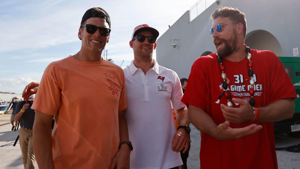 Tom Brady Trophy Toss Shirt 