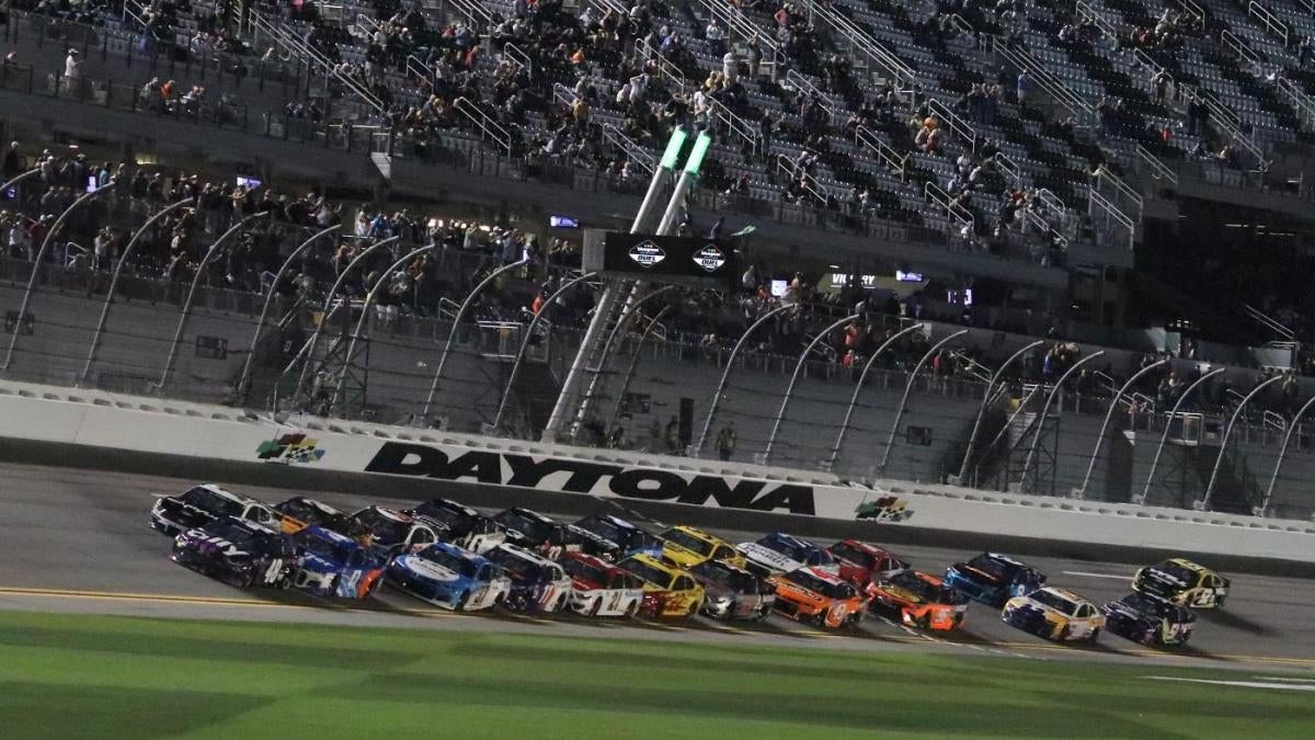 Live updates for the Daytona 500: restart, weather delay, leadership changes and Great American Race crash updates