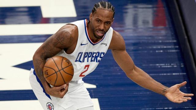 Kawhi Leonard Injury Update Clippers Star Sidelined With Leg Contusion Tyronn Lue Unsure When He Ll Return Cbssports Com