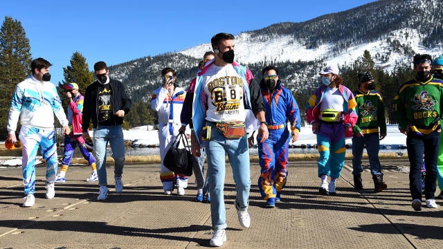 Bruins Go Full 1990s With Fashion Choices Ahead Of Lake Tahoe Outdoor Game Vs Flyers Cbssports Com