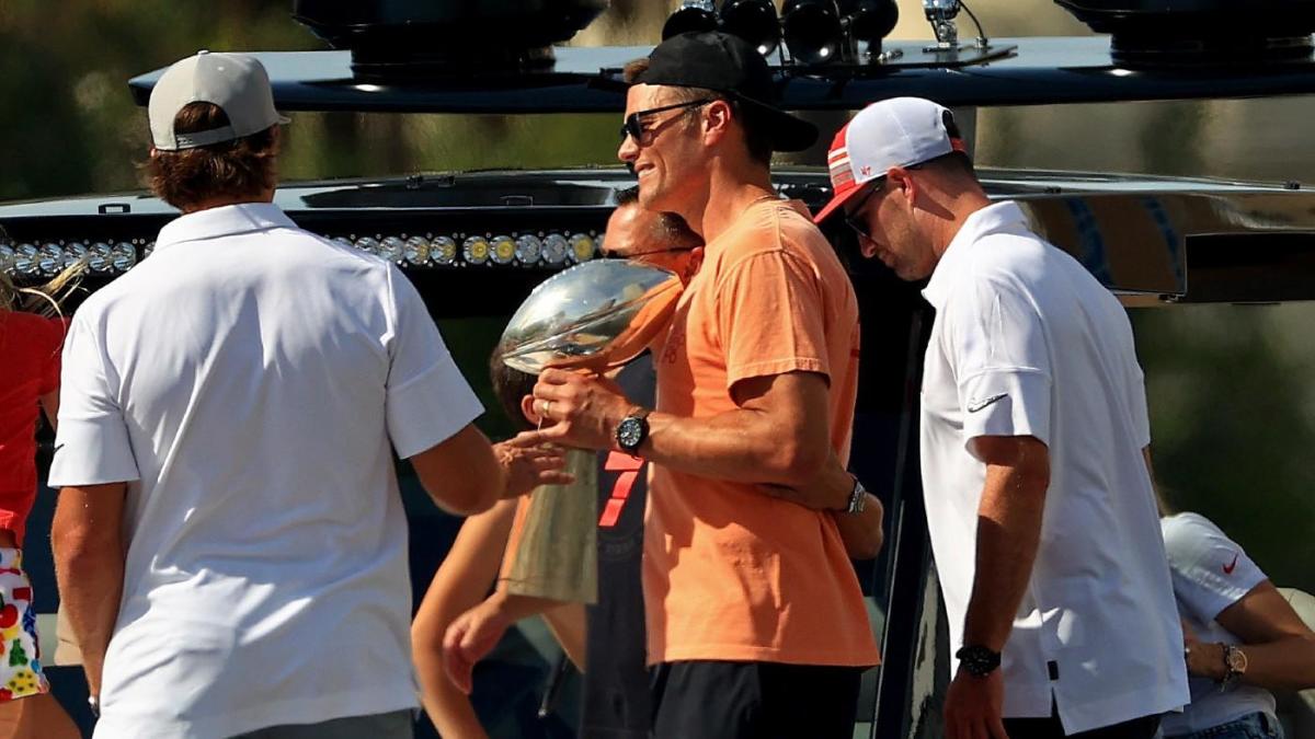 Watch A Drunk Tom Brady Throw The Lombardi Trophy