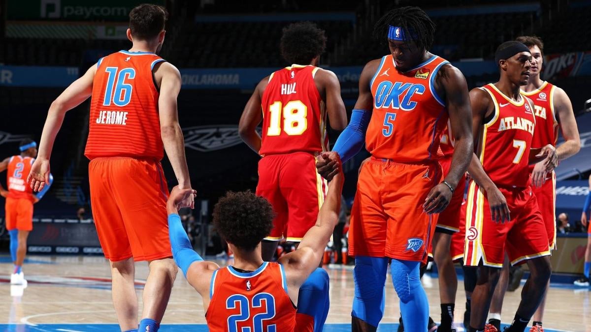 LOOK: Oklahoma City Thunder forced to switch jerseys at halftime after  color clash with Atlanta Hawks - CBSSports.com