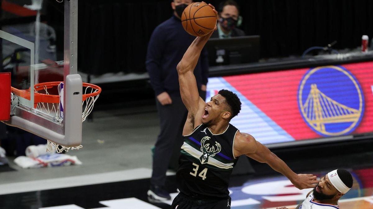 Khris Middleton's reaction to the Giannis dunk Thursday was amazing