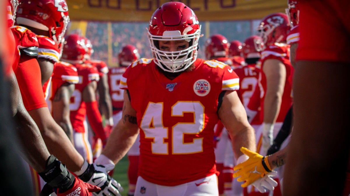 Chiefs fullback Anthony Sherman retires and leaves in a helicopter at sunset