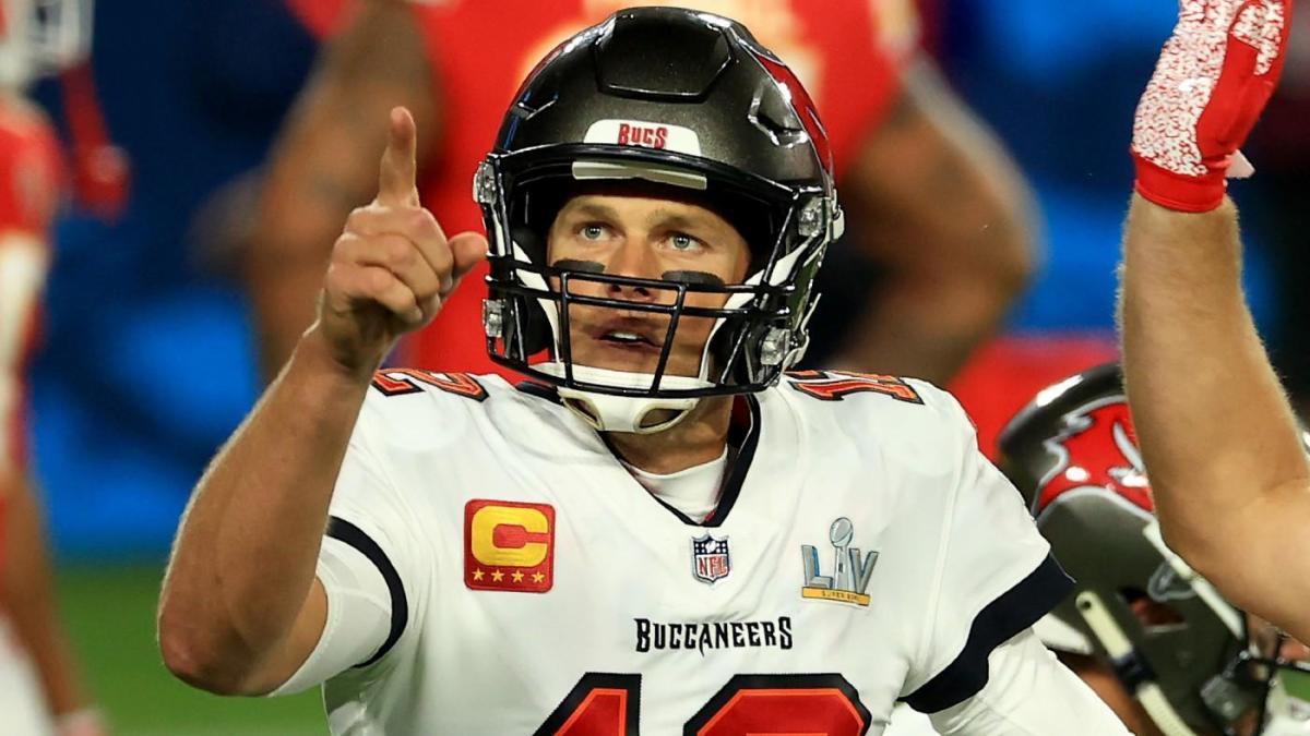 Tom Brady signs extension to remain with Buccaneers until age 45