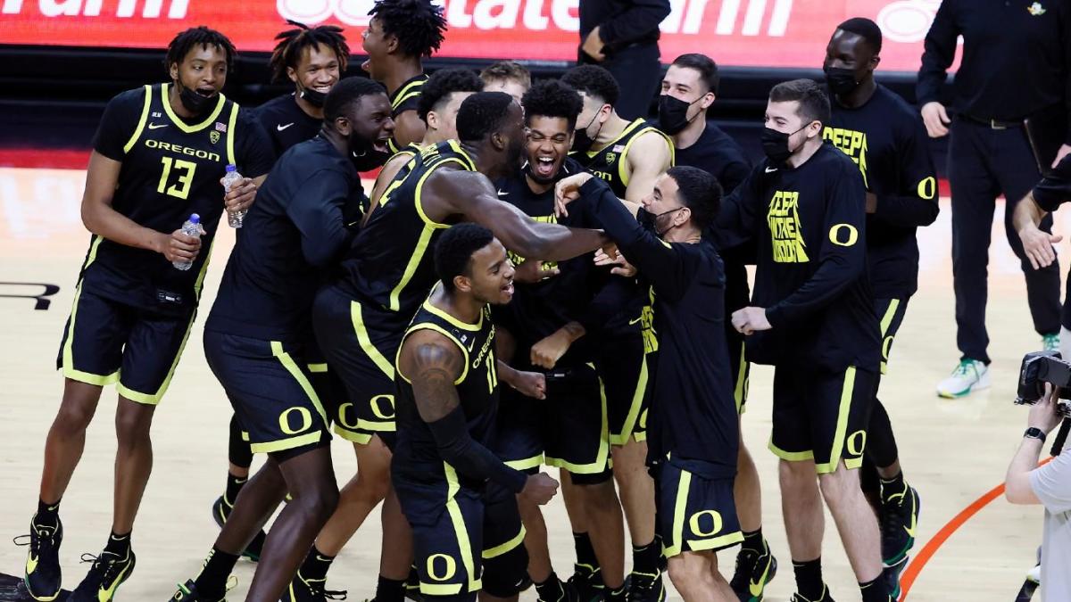 College basketball scores, winners and losers: Oregon wins Pac-12 title;  Iuka’s Luka Garza goes stylish