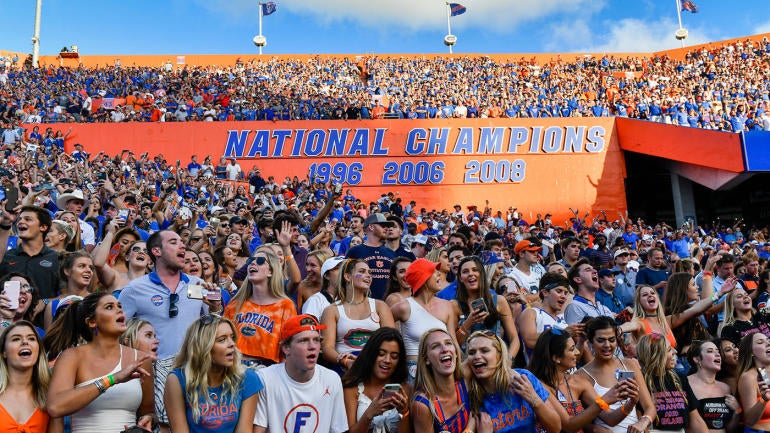 swamp-gators-fans-full-2019.jpg