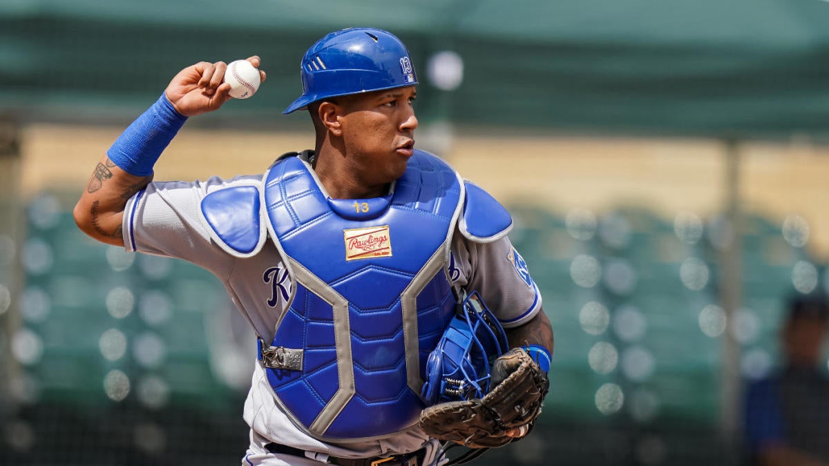 Royals extend Salvador Perez with largest contract in franchise history 