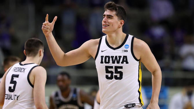 luka-garza-iowa-white-ncaa-tournament-g.jpg