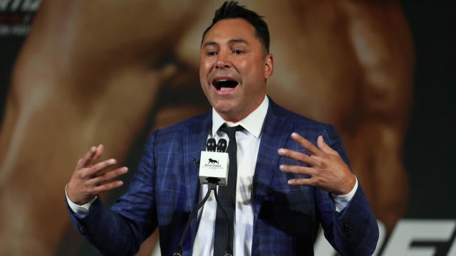 Oscar De La Hoya Announces Boxing Return As Golden Boy Ends Retirement To Fight In July Cbssports Com