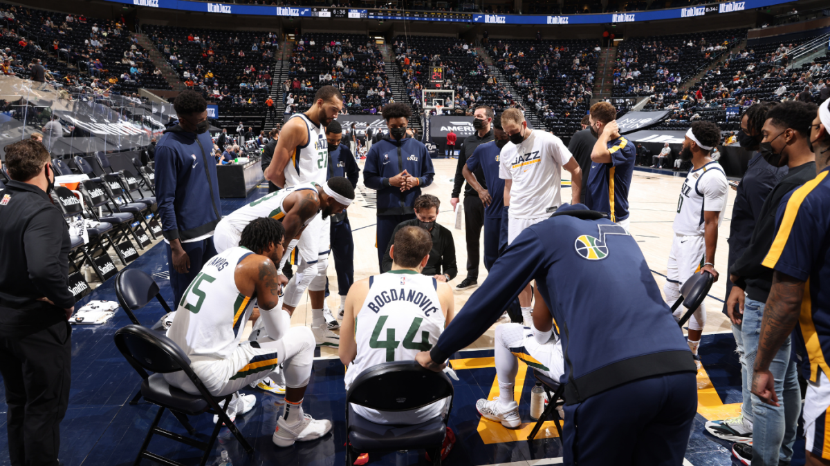 After emergency, Jazz's Donovan Mitchell to resume flying