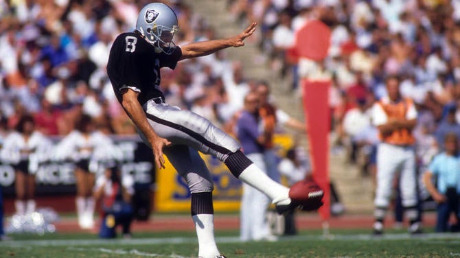 San Diego Chargers v Los Angeles Raiders