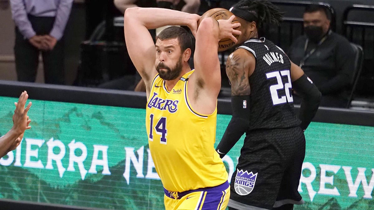 Marc Gasol reassesses new role with Lakers, says he's 'fully committed to  the team' 