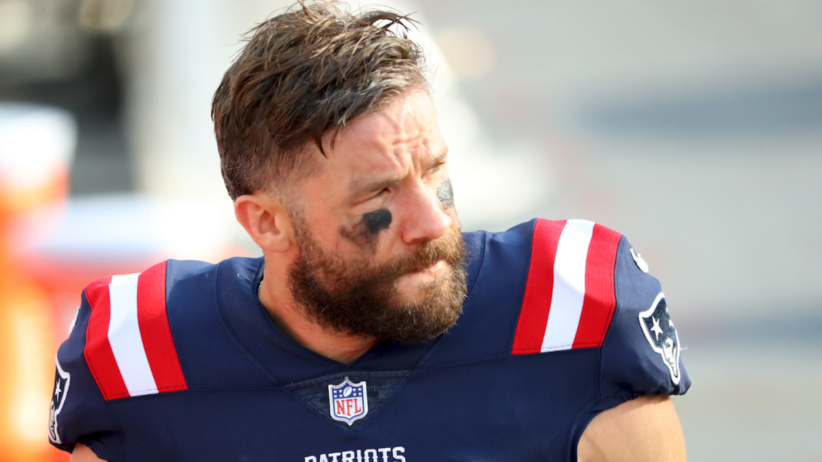 Tom Brady, Julian Edelman tease Patriots fans about 'unretiring