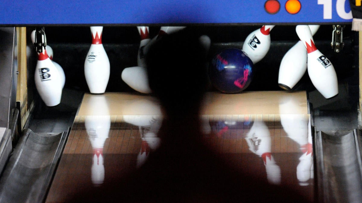Professional bowler hits incredibly rare 7-10 split, only the fourth in PBA history