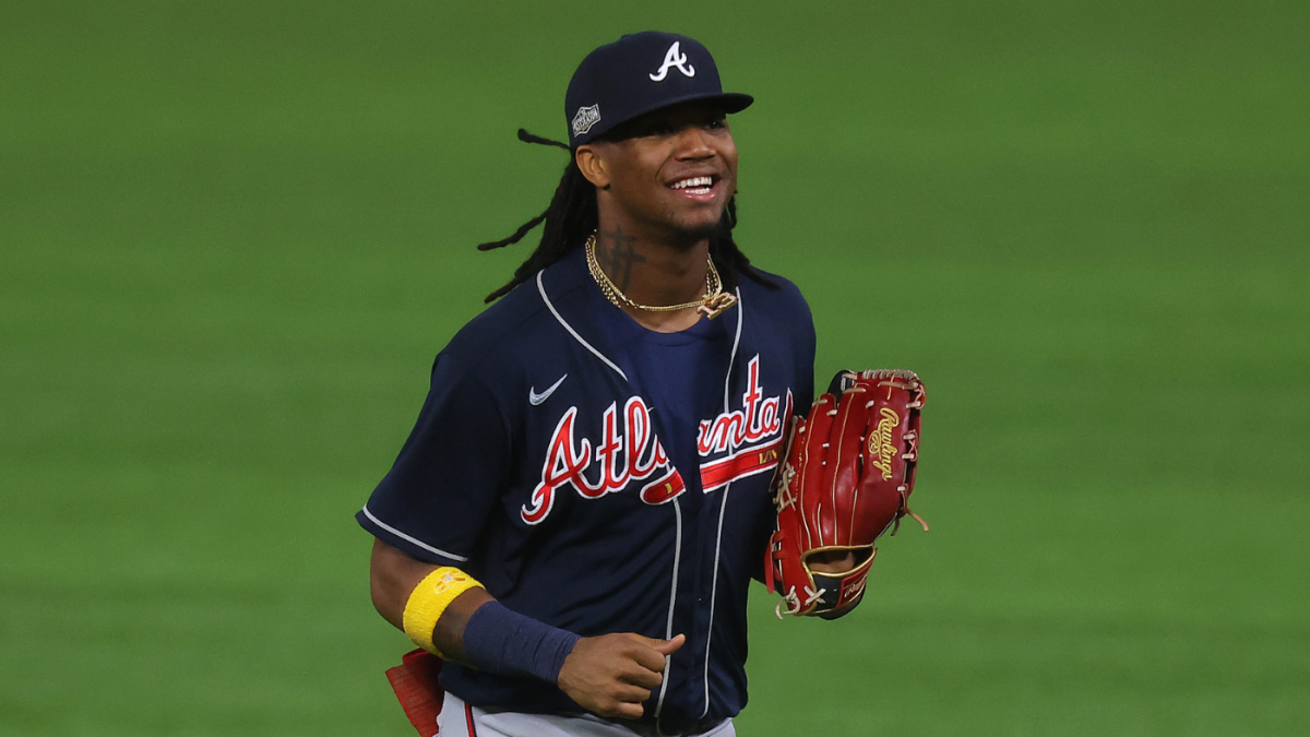 Atlanta Braves fan hit by foul ball ices bump with cold can of beer