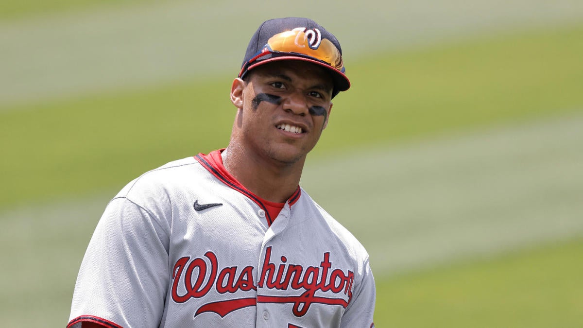 Juan Soto leaves game with shoulder contusion after being hit by