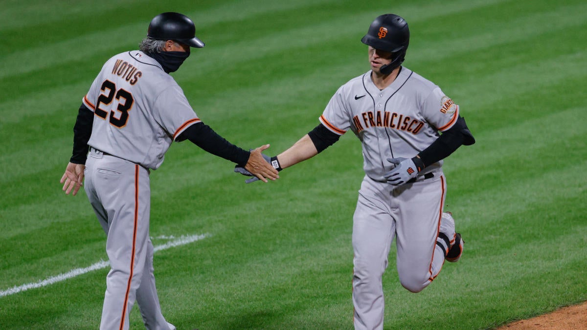 Giants' Buster Posey continues hot start with his first two-homer